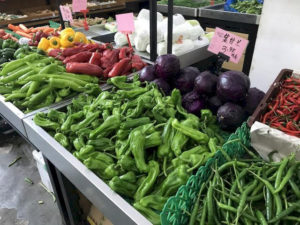 『地元のスーパーの野菜売り場』